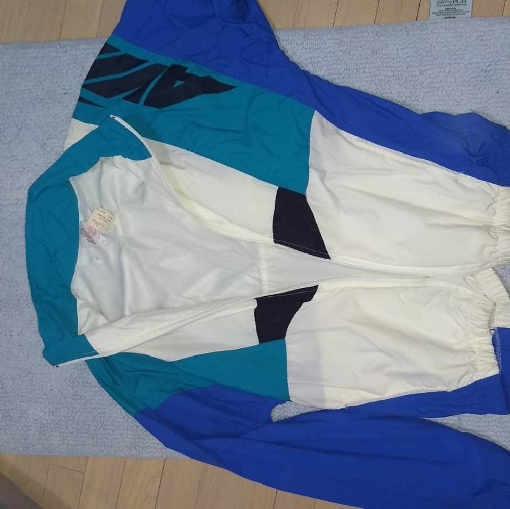 Vintage AVIA Full Zip Windbreaker